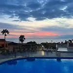 Paulmarie Ocean View 아데제